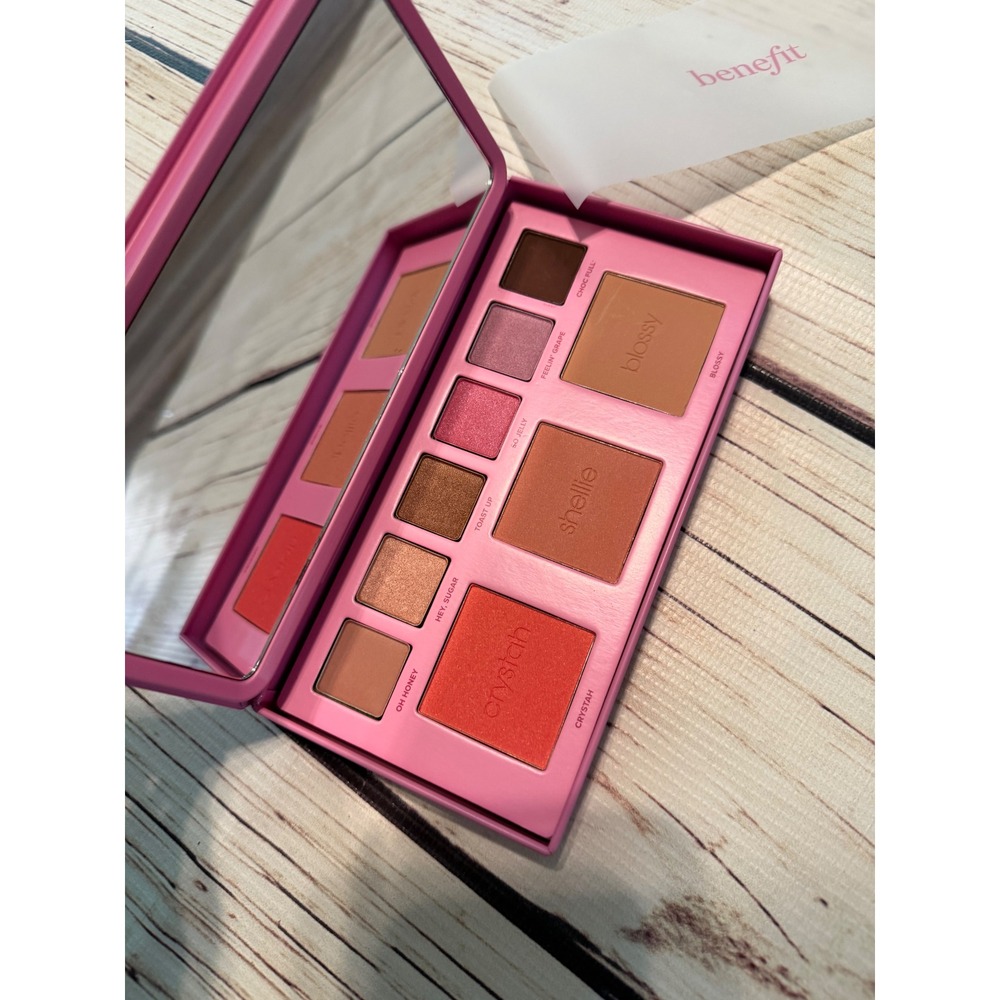Benefit Cosmetics Treat Yourself Gorgeous Eyeshadow and Mini Blush Palette NEW